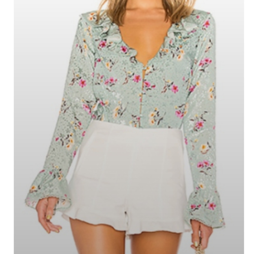 Majorelle Women's Revolve Fleur Top XS Green Floral V-neck Ruffle Button Up - Picture 9 of 9